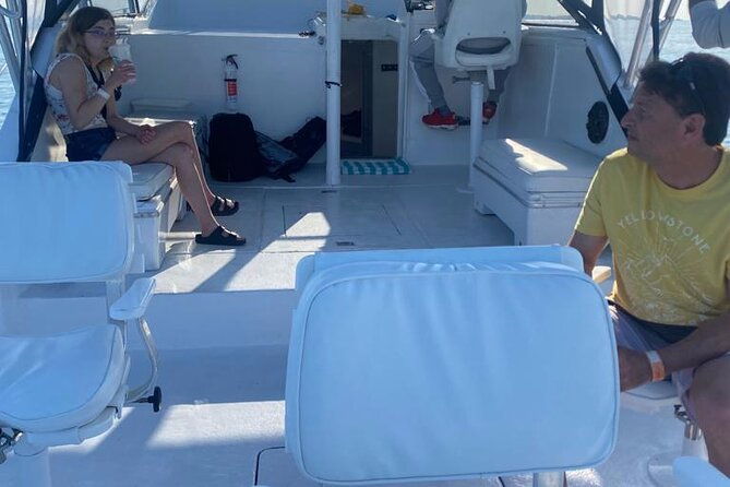 private-38-defender-sportfishing-swim-with-pigs-in-nassau