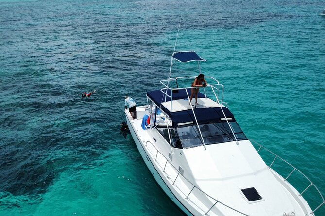 private-38-defender-sportfishing-swim-with-pigs-in-nassau