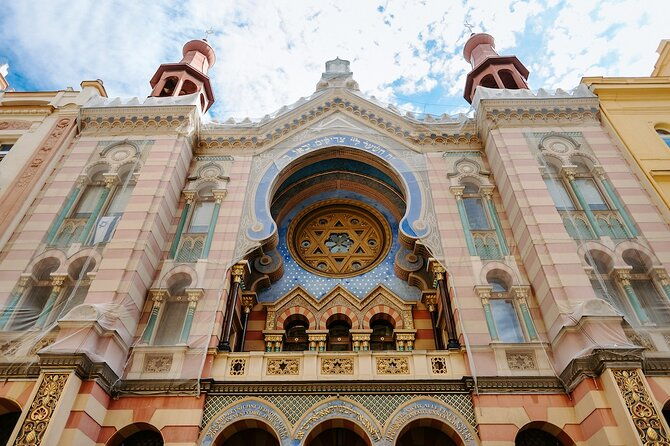 private-3h-stories-of-prague-jewish-quarter-tour-drink-included