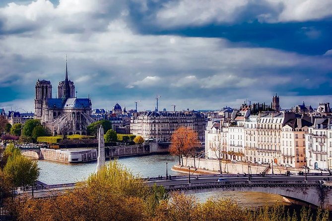 private-4-hour-city-tour-of-paris-with-driver-and-official-guide