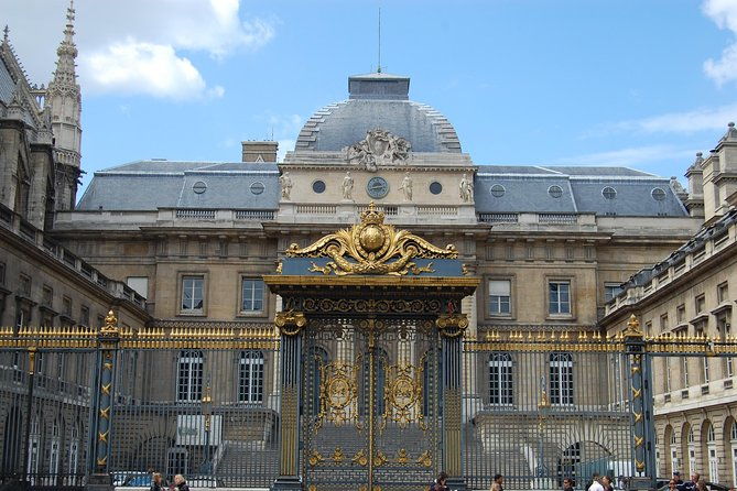 private-4-hour-city-tour-of-paris-with-driver-and-official-guide