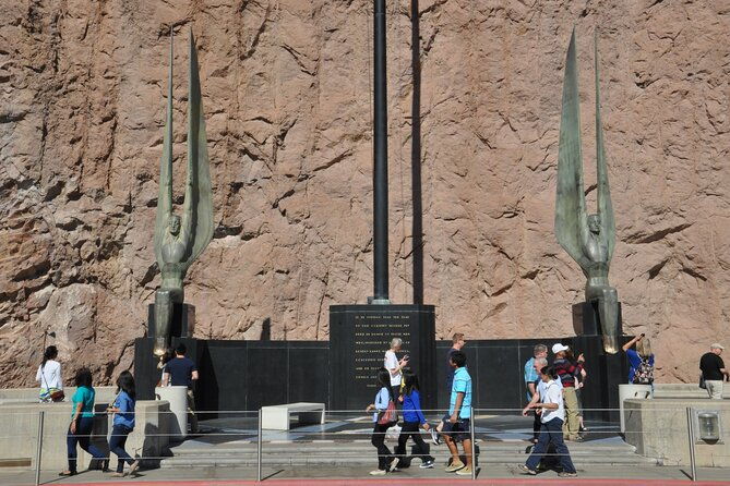 private-4-hours-stretch-limo-tour-in-hoover-dam