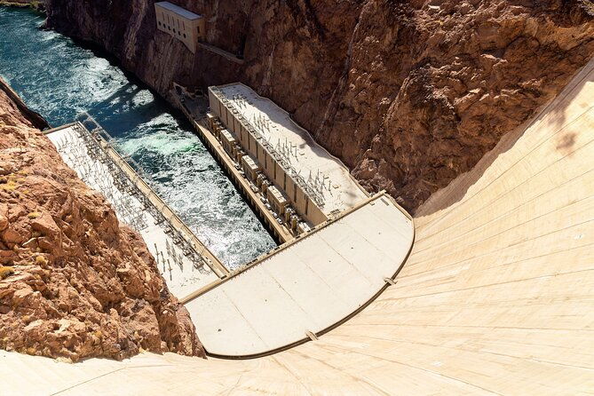 private-4-hours-stretch-limo-tour-in-hoover-dam