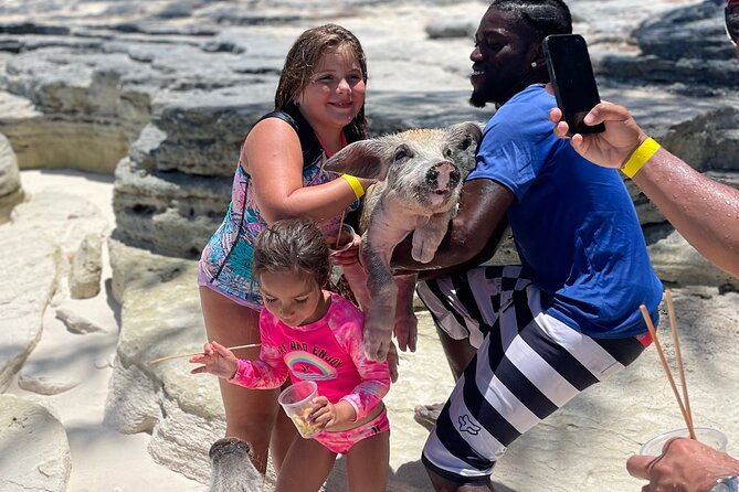 private-40-foot-adventure-to-rose-island-snorkel-swim-and-sip