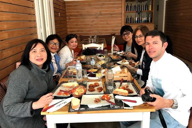 private-5-hours-highlights-tour-by-native-guide-with-wine-tasting