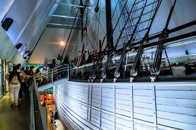 private-5-hrs-oslo-exclusive-driverguide-luxury-limo-van-tour-incl-museums