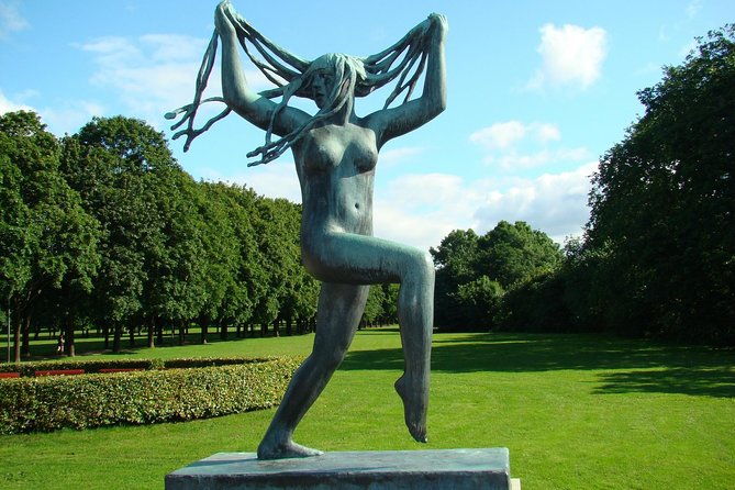 private-5-hrs-oslo-exclusive-driverguide-luxury-limo-van-tour-incl-museums