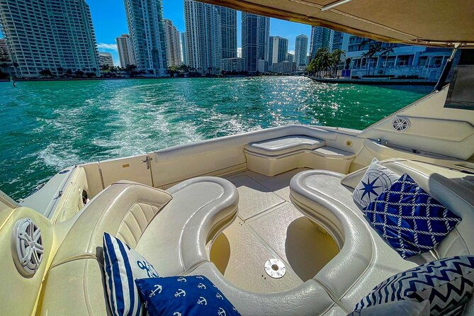 private-52-yacht-rental-with-captain-in-miami