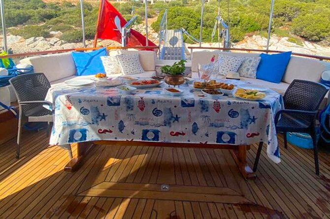 private-6-hour-boat-tour-with-lunch-in-bodrum-bays