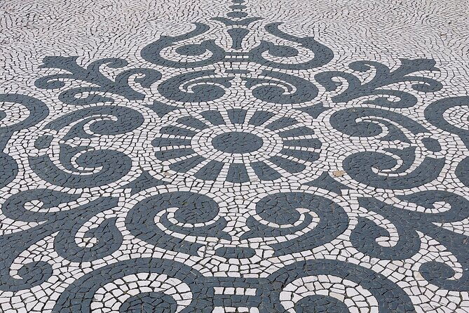 private-6-or-10-food-tasting-and-city-highlights-tour-in-lisbon