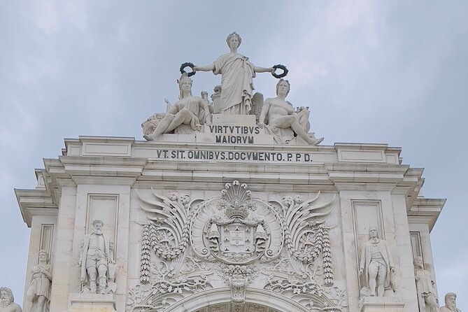 private-6-or-10-food-tasting-and-city-highlights-tour-in-lisbon