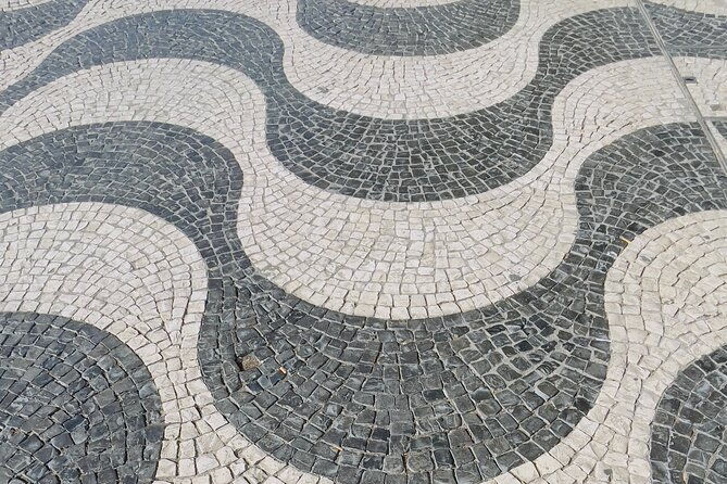 private-6-or-10-food-tasting-and-city-highlights-tour-in-lisbon