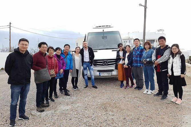 private-8h-tour-on-santorini