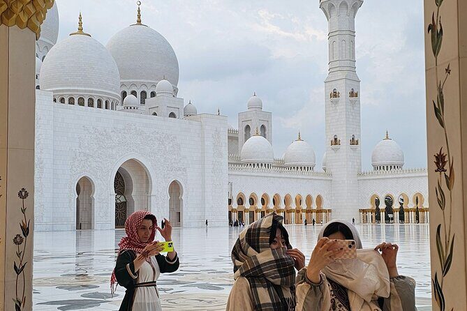 Private Abu Dhabi City Tour With Pickup From Abu Dhabi or Dubai - The Experience: Comfort, Knowledge, and Flexibility