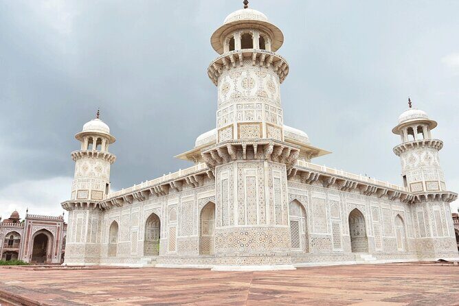 Private Agra and Taj Mahal Tour from Delhi with Breakfast - What’s included and what’s not?