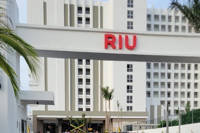 private-airport-transfer-riu-aquarelle-excellence-oyster-bay