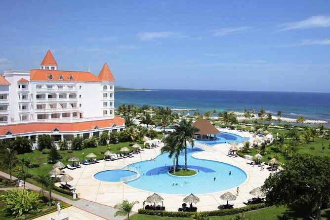 private-airport-transfer-to-bahia-principe-grand-jamaica