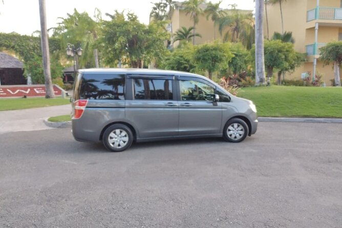 private-airport-transfer-to-excellence-oyster-bay-resort