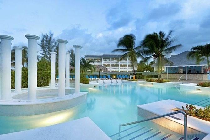 private-airport-transfer-to-grand-palladium-round-trip