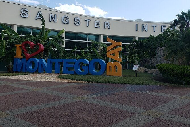 private-airport-transfer-to-grand-palladium-round-trip