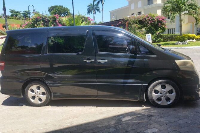 private-airport-transfer-to-jewel-paradise-cove-resort