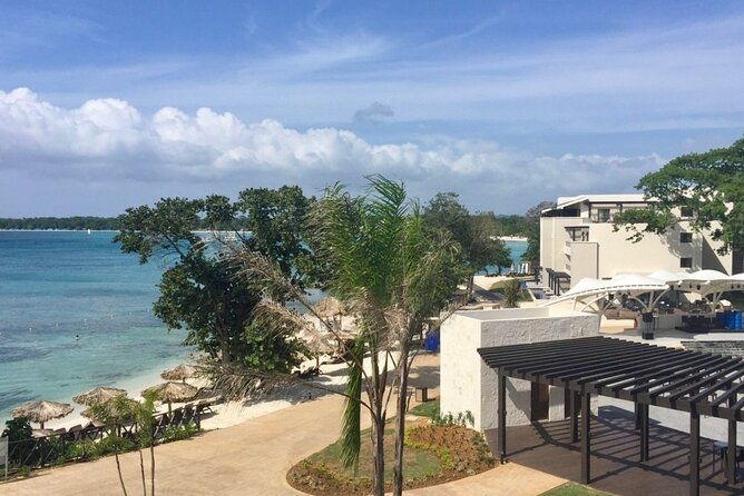 private-airport-transfer-to-royalton-negril-resort