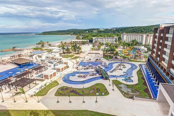 private-airport-transfers-to-royalton-blue-waters-and-white-sand