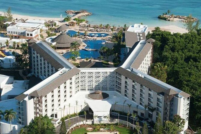 private-airport-transfers-to-royalton-blue-waters-and-white-sand