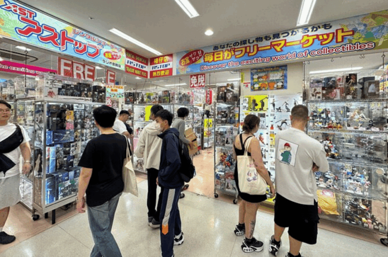 private-akihabara-anime-game-maid-cafe-tour-w-free-pickup