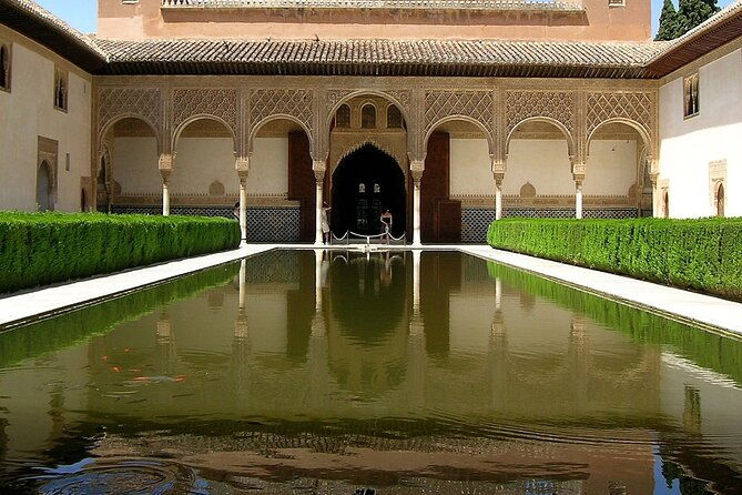 private-alhambra-tour-with-entrance-and-official-guide