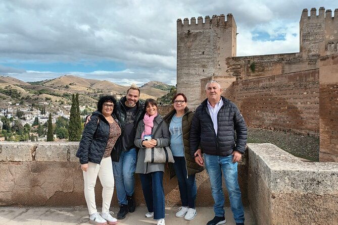 private-alhambra-tour-with-entrance-and-official-guide