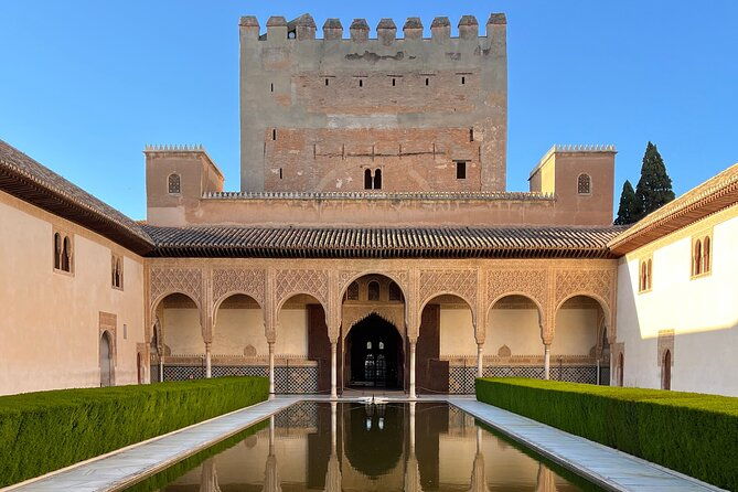 private-alhambra-tour-with-local-guide