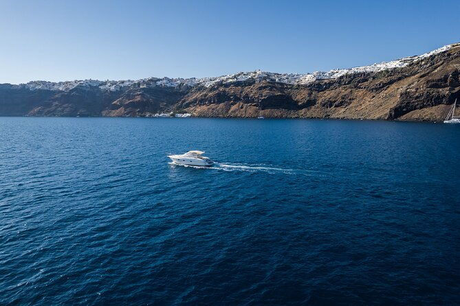 private-all-included-yacht-tour-in-santorini