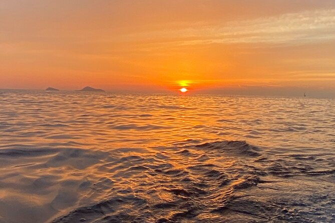 private-all-included-yacht-tour-in-santorini