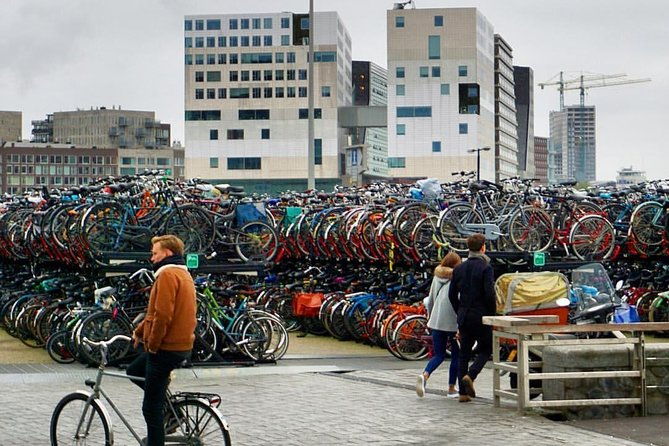private-amsterdam-bike-tour-with-a-local-guide-also-for-families