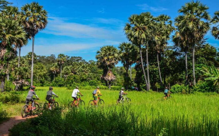 private-angkor-wat-bike-tour