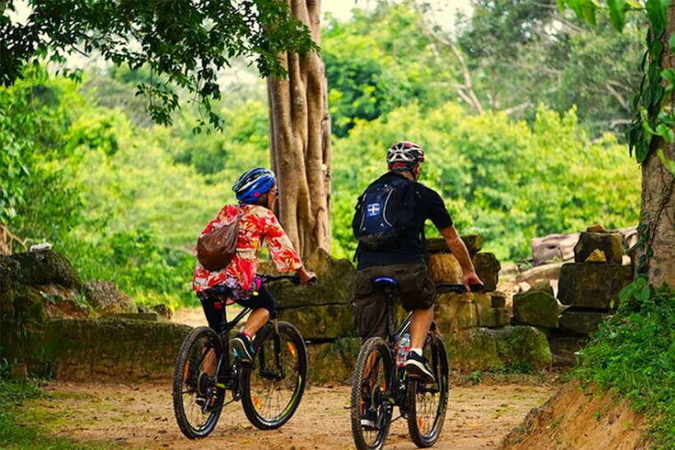 private-angkor-wat-bike-tour