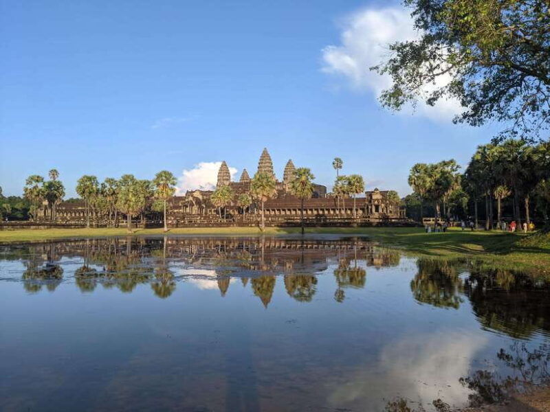 private-angkor-wat-sunrise-small-tour