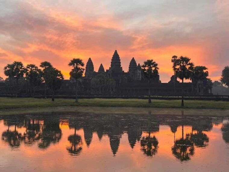 private-angkor-wat-sunrise-tour-with-breakfast-and-snack