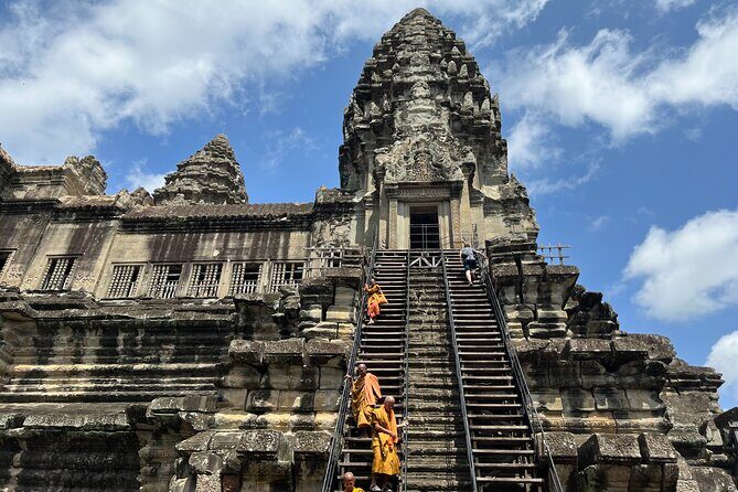 Private Angkor Wat Sunrise Tour with Lunch Included - Key Points