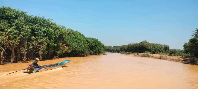 private-angkor-wat-sunrise-tours-and-sunset-floating-village