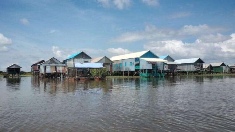 private-angkor-wat-sunrise-tours-and-sunset-floating-village