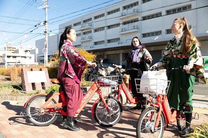 private-antique-kimono-and-hakama-dressing-at-a-hidden-salon