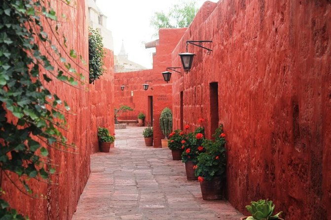 private-arequipa-city-tour-juanita-museum-santa-catalina-and-colonial-suburbs