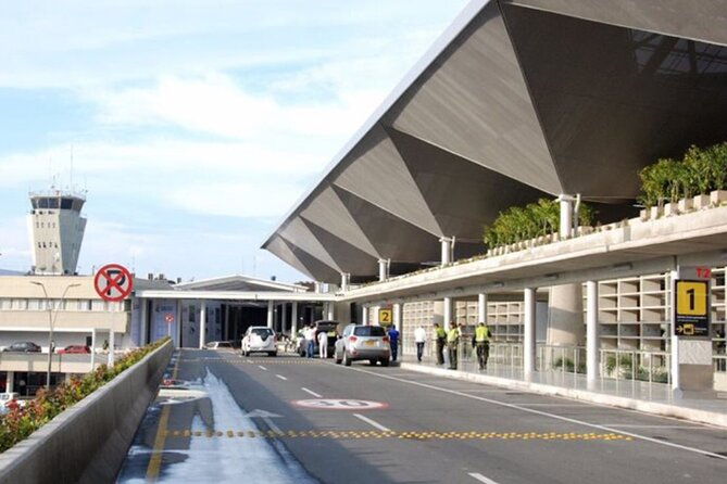 private-arrival-or-departure-transfer-alfonso-bonilla-aragon-airport