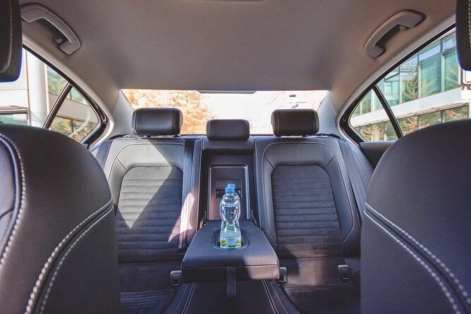 private-arrival-transfer-by-limousine-31pax-2