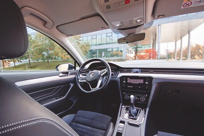 private-arrival-transfer-by-limousine-31pax