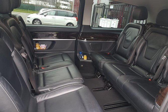 private-arrival-transfer-from-brussels-airport-to-bruges-with-business-car