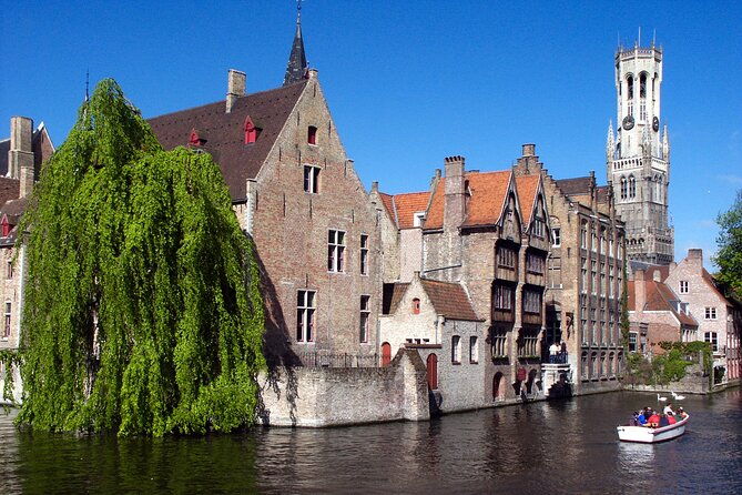 private-arrival-transfer-from-brussels-airport-to-bruges-with-business-car