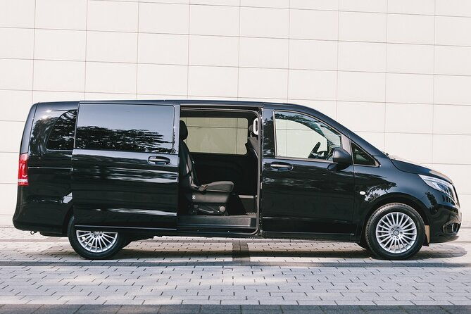 private-arrival-transfer-krakow-airport-balice-to-hotel-in-krakow-city